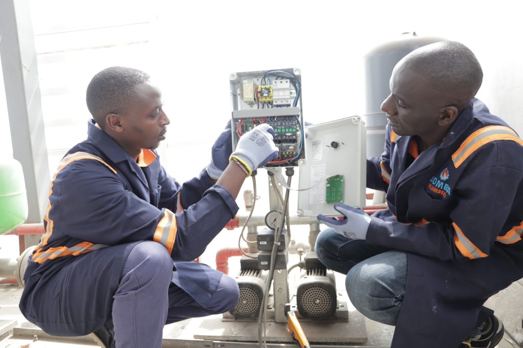 Bomba Plumbers technicians testing pressure pumps